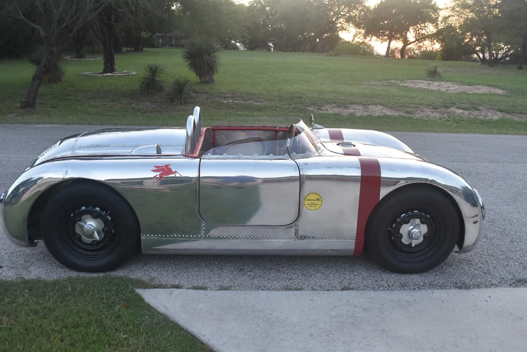 Porsche Sports Prototypes Replica - Image 3 of 31