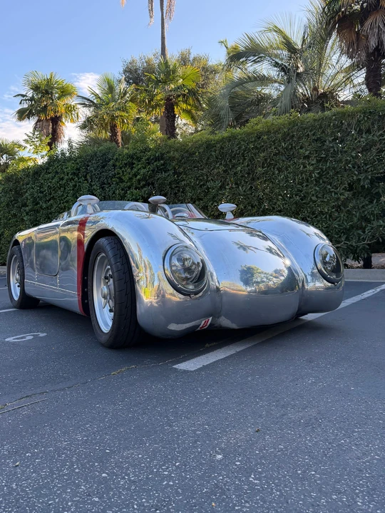 Vehicle image 8 of 31