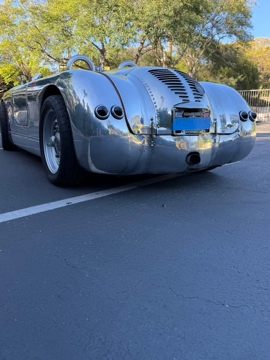 Vehicle image 21 of 31