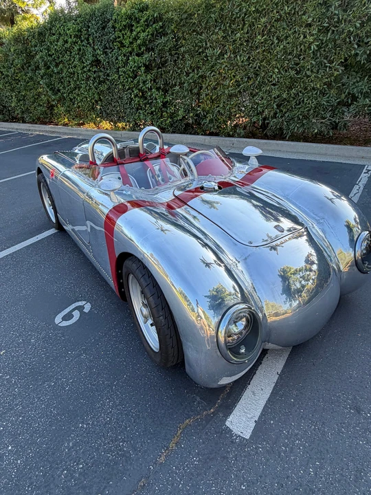 Vehicle image 9 of 31