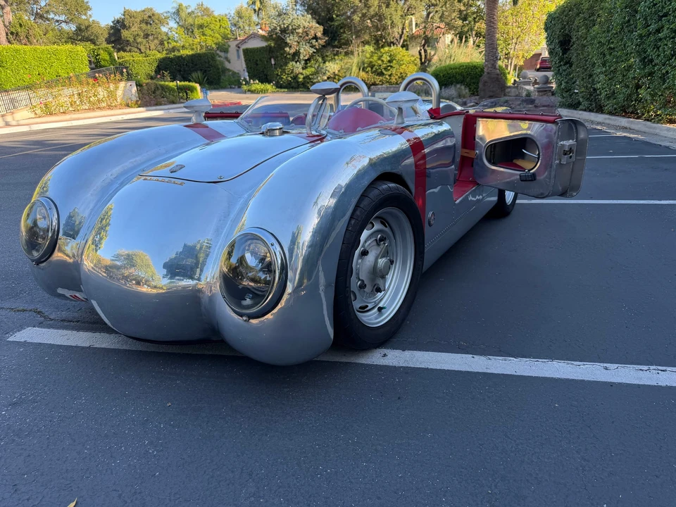 Vehicle image 4 of 31