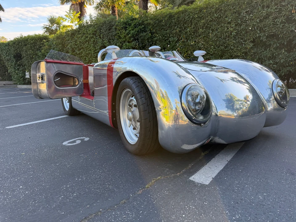 Vehicle image 10 of 31