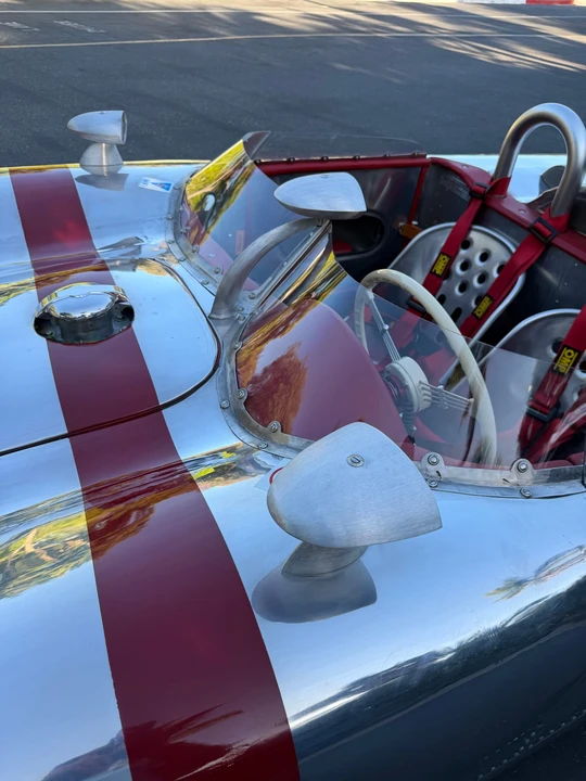 Vehicle image 23 of 31