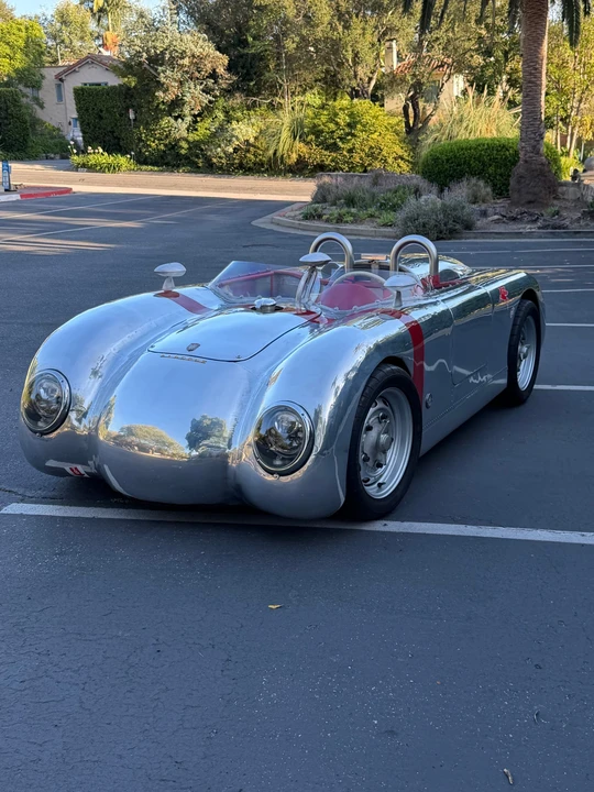 Vehicle image 2 of 31