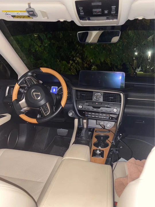 Lexus RX - Image 2 of 4