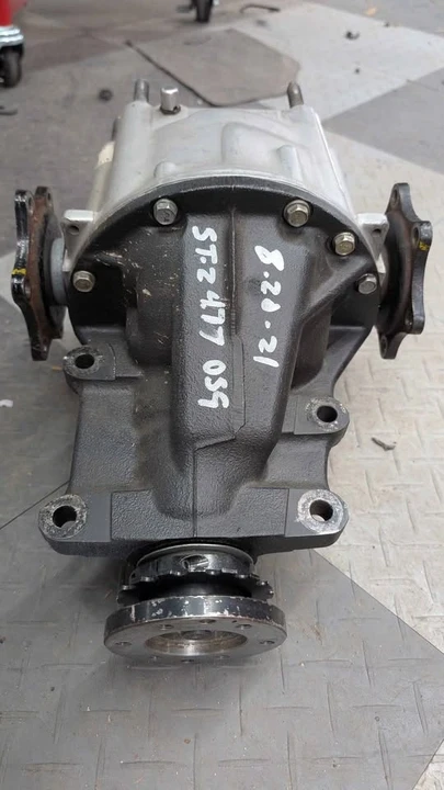 Parts & Memorabilia Gearboxes - Image 2 of 3