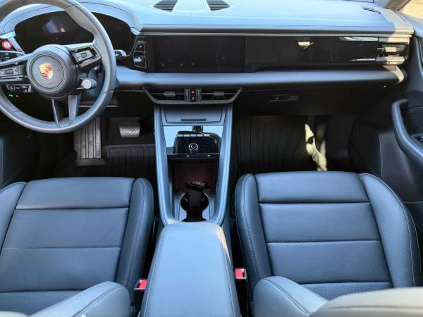 2024 Porsche Macan Electric - Image 16 of 21