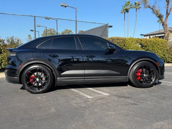 2024 Porsche Macan Electric - Image 4 of 21