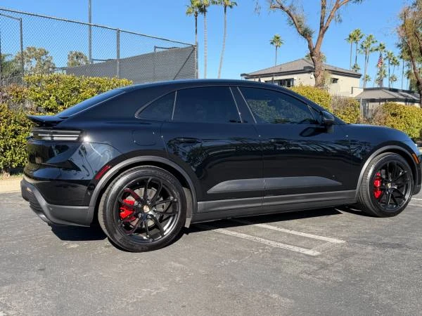 2024 Porsche Macan Electric - Image 5 of 21