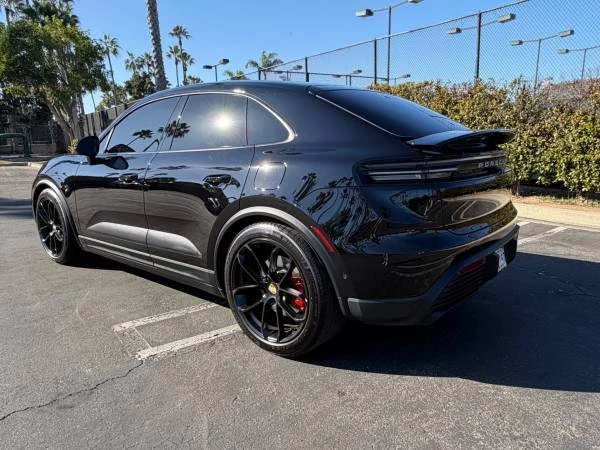 2024 Porsche Macan Electric - Image 8 of 21