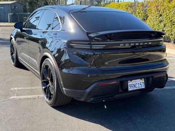2024 Porsche Macan Electric - Image 9 of 21