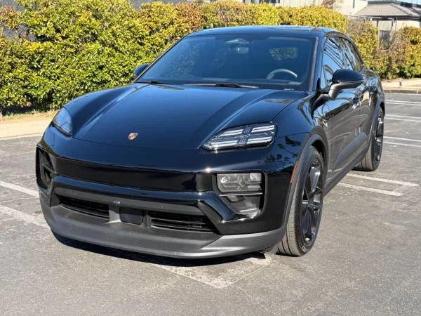 2024 Porsche Macan Electric - Image 12 of 21
