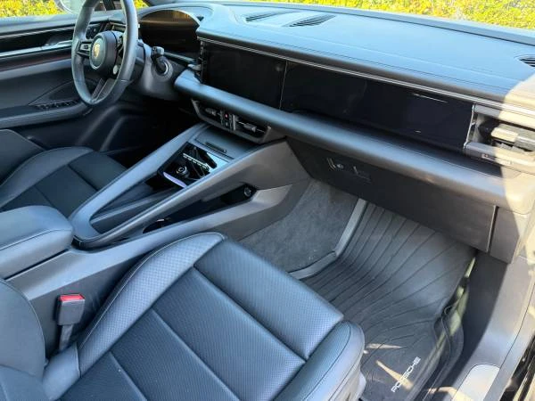 2024 Porsche Macan Electric - Image 20 of 21