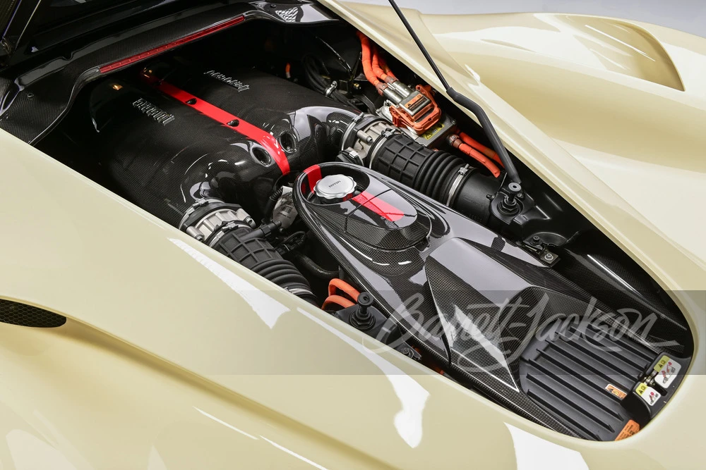 2015 Ferrari LaFerrari - Image 2 of 31