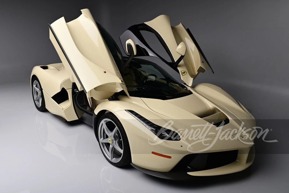 2015 Ferrari LaFerrari - Image 8 of 31