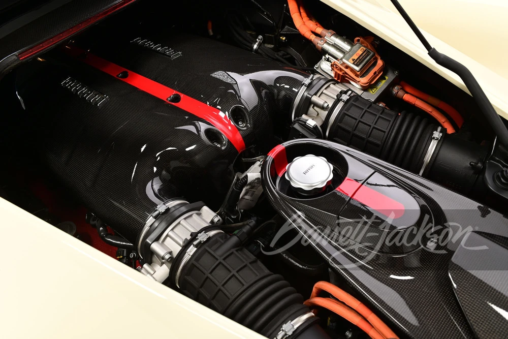 2015 Ferrari LaFerrari - Image 14 of 31
