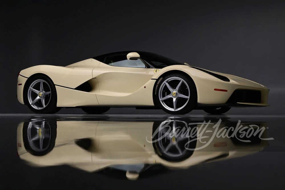2015 Ferrari LaFerrari - Image 18 of 31