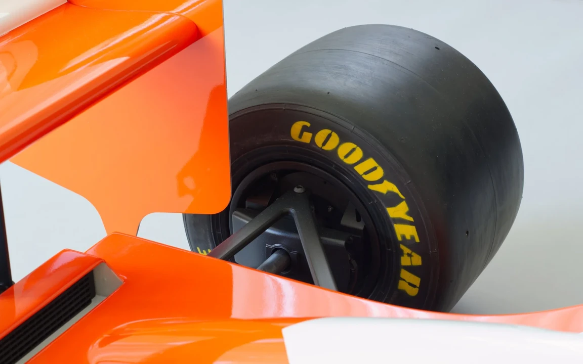 McLaren F1 - Image 16 of 21