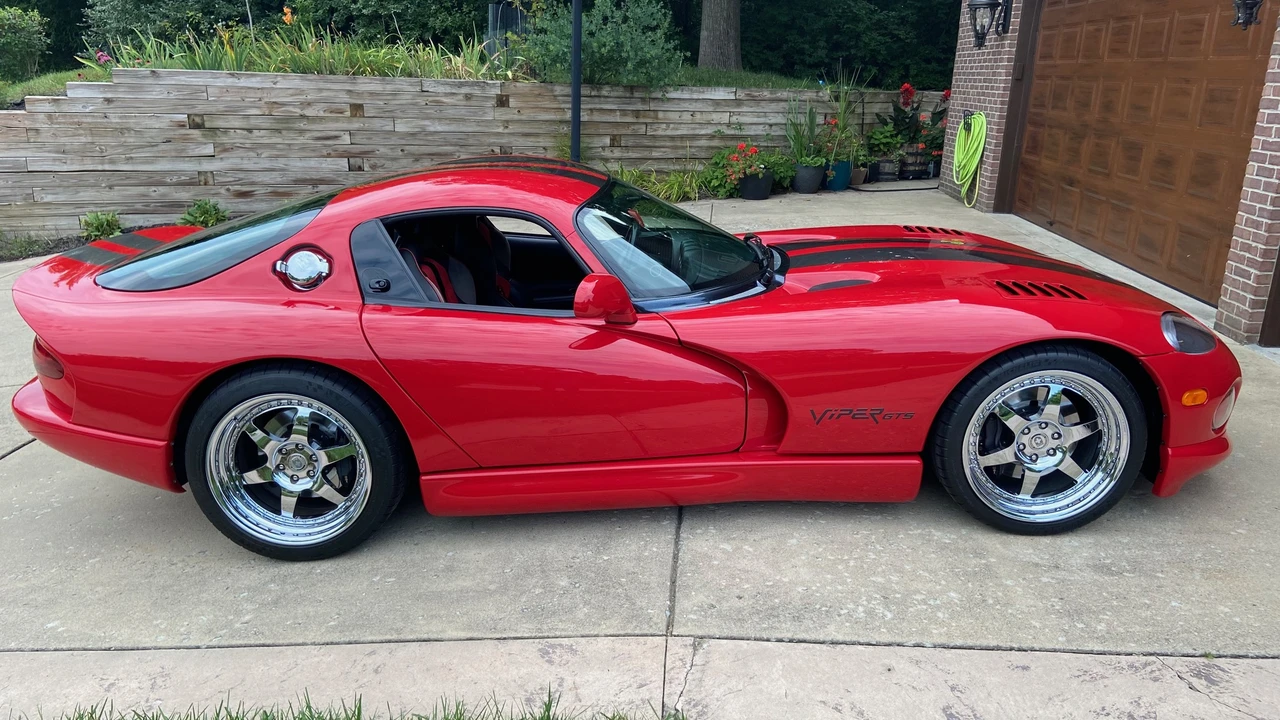 1997 Dodge Viper GTS 2nd Gen - Image 17 of 31