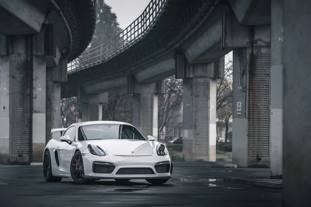 2016 Porsche 981 Cayman GT4 - Image 18 of 21