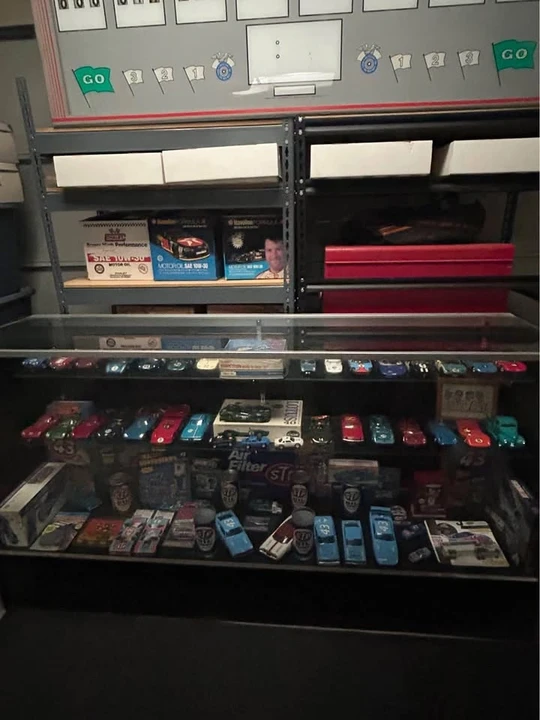 Parts & Memorabilia Scale Models - Image 2 of 8
