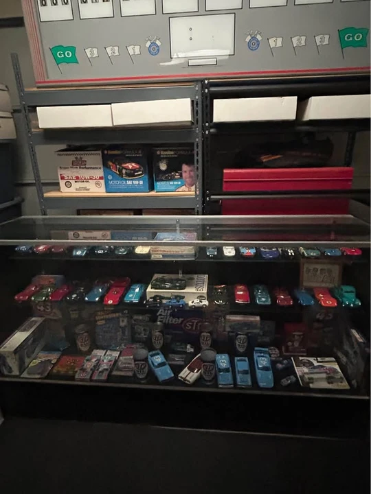 Parts & Memorabilia Scale Models - Image 2 of 8