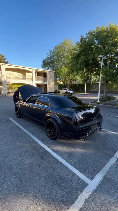 Chrysler 300 (2005-2023) - Image 11 of 11
