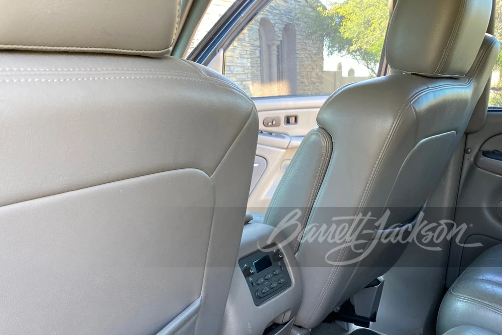 2004 Chevrolet Suburban 9th Gen - Image 4 of 11