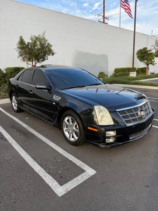 Cadillac STS - Image 2 of 6