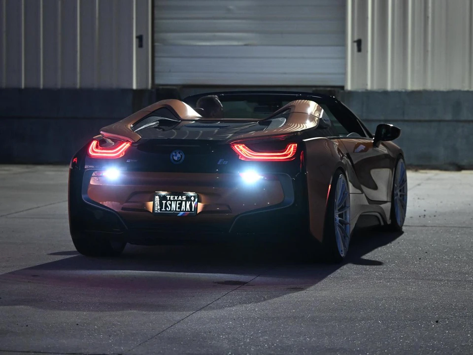 2019 BMW i8 - Image 15 of 30