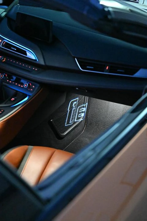 2019 BMW i8 - Image 16 of 30