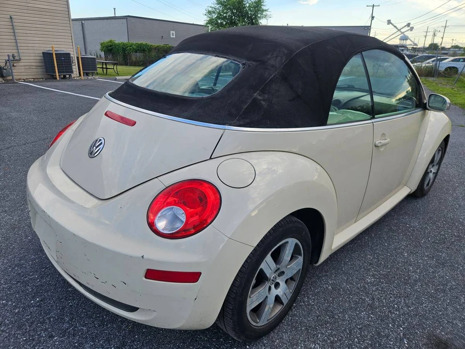 2006 Volkswagen New Beetle - Image 2 of 7