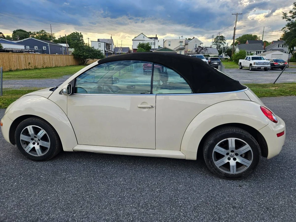 2006 Volkswagen New Beetle - Image 5 of 7