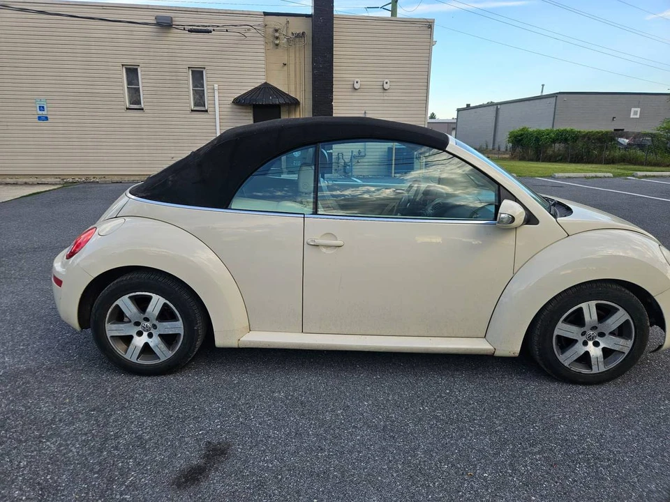 2006 Volkswagen New Beetle - Image 6 of 7