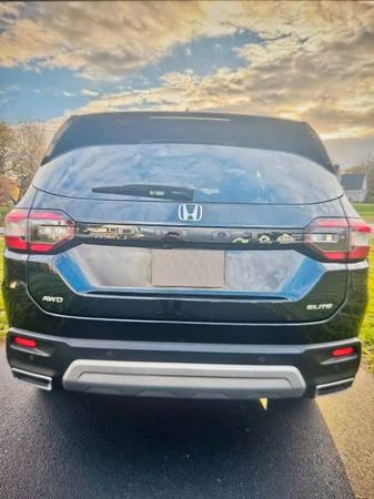 2022 Honda Pilot 3rd Gen - Image 3 of 10