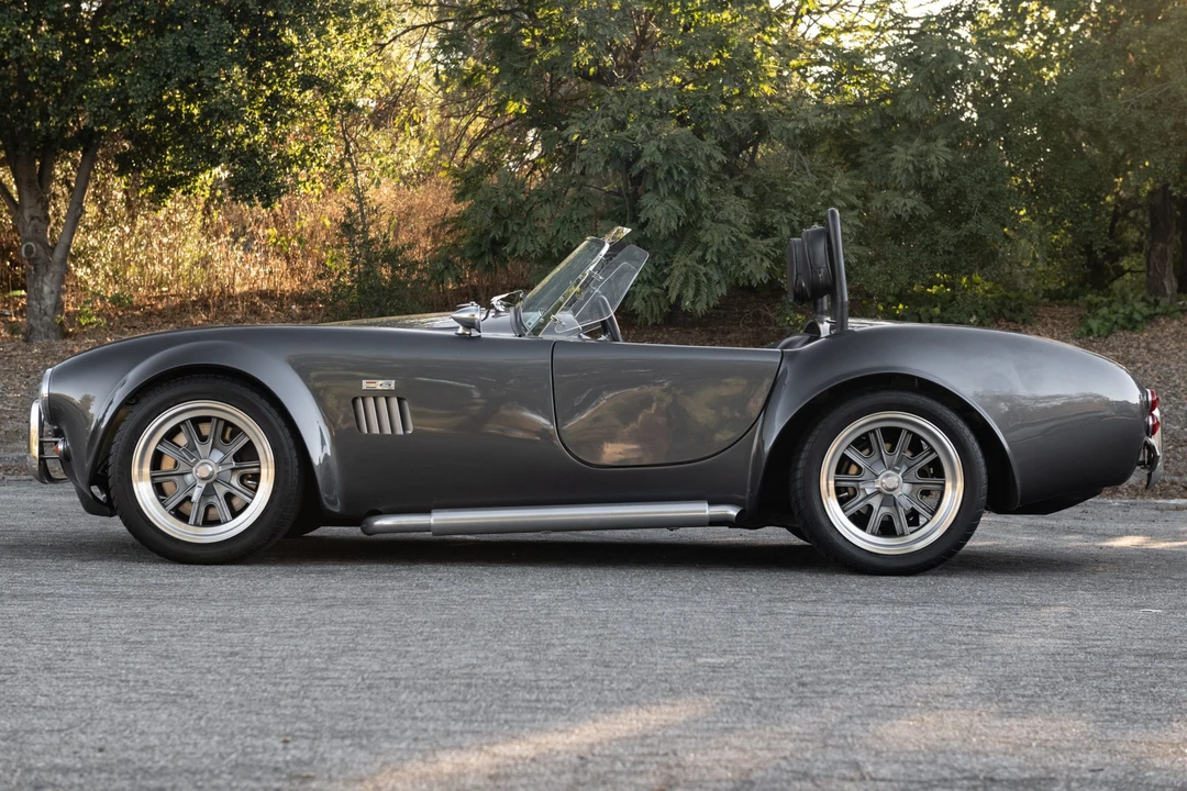 Shelby Cobra Replica - Image 8 of 31