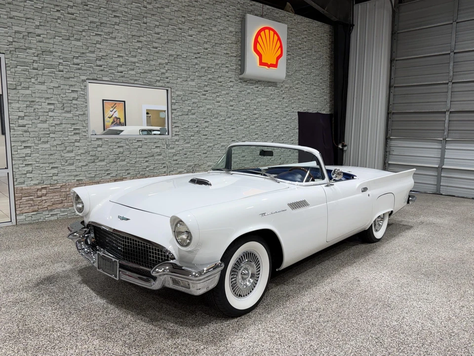 Ford Thunderbird 1st Gen - Image 8 of 31