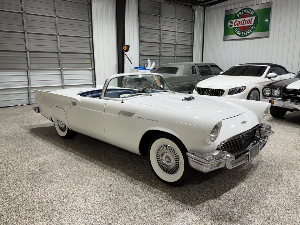 Ford Thunderbird 1st Gen - Image 29 of 31