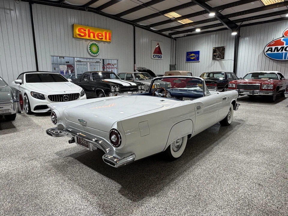 Ford Thunderbird 1st Gen - Image 28 of 31