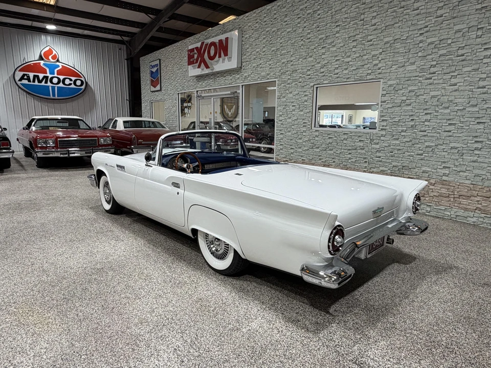 Ford Thunderbird 1st Gen - Image 17 of 31