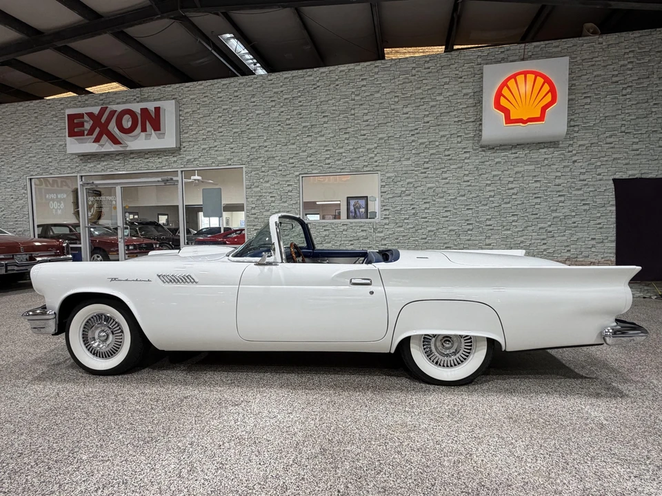 Ford Thunderbird 1st Gen - Image 9 of 31
