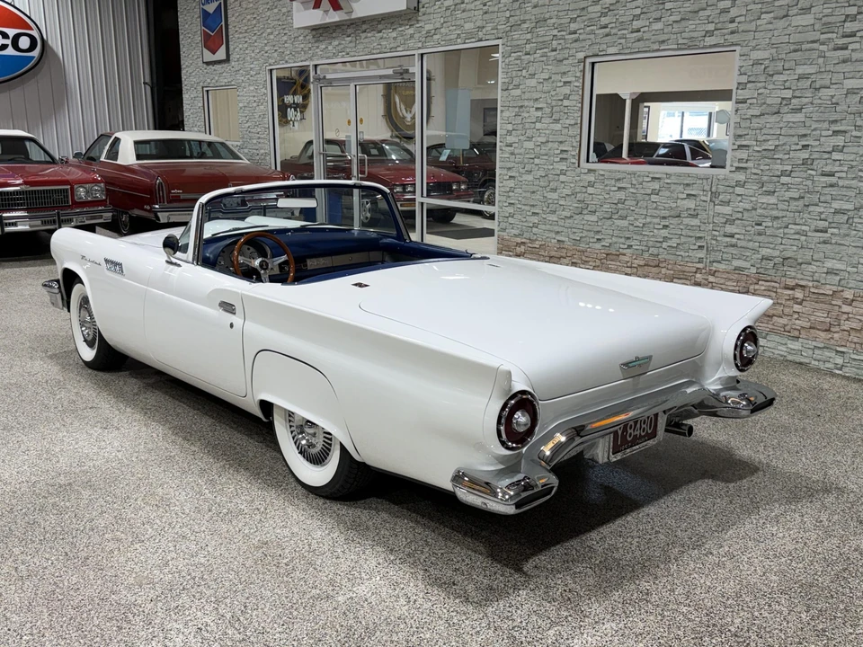 Ford Thunderbird 1st Gen - Image 16 of 31
