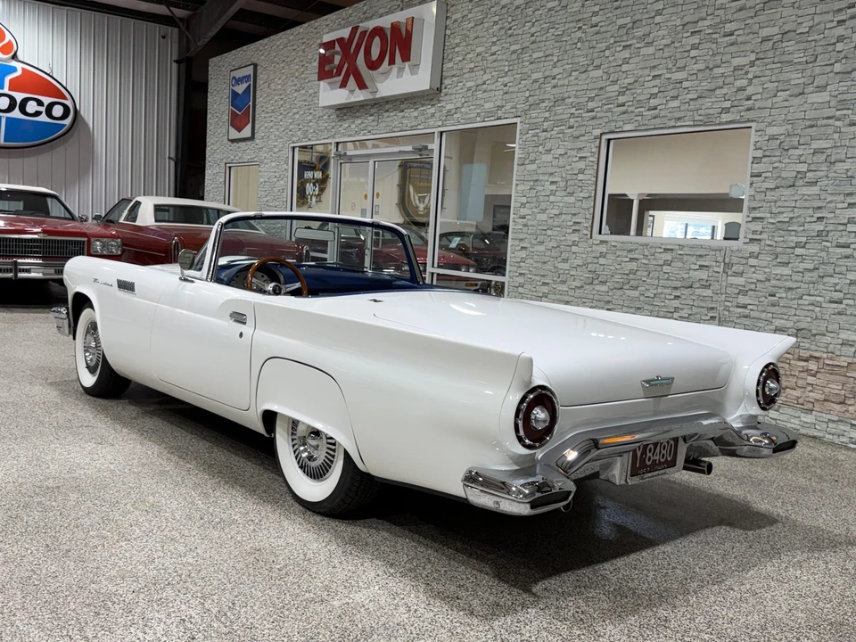Ford Thunderbird 1st Gen - Image 15 of 31