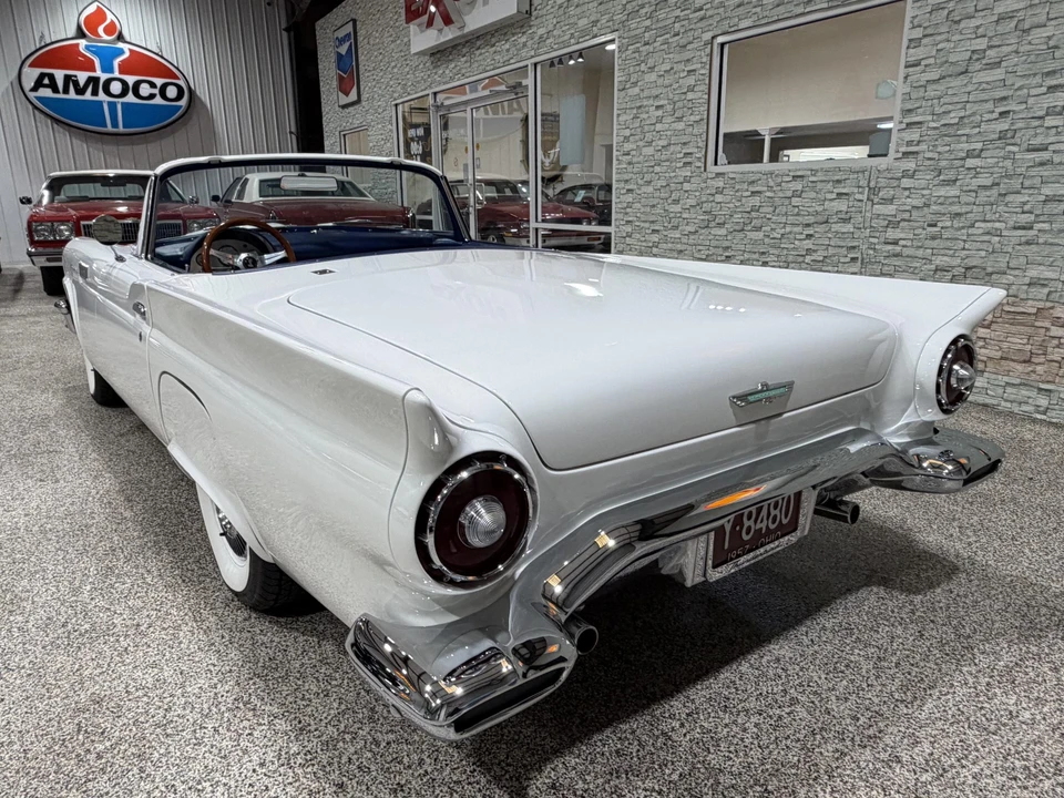 Ford Thunderbird 1st Gen - Image 18 of 31