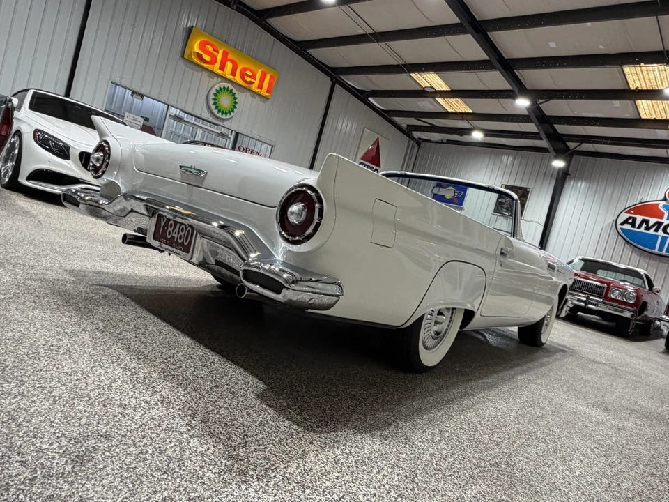 Ford Thunderbird 1st Gen - Image 25 of 31