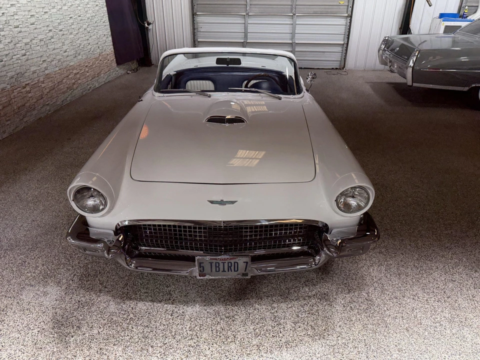Ford Thunderbird 1st Gen - Image 3 of 31