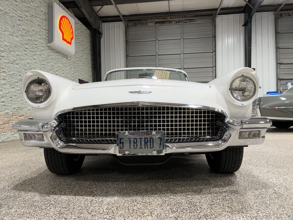 Ford Thunderbird 1st Gen - Image 2 of 31