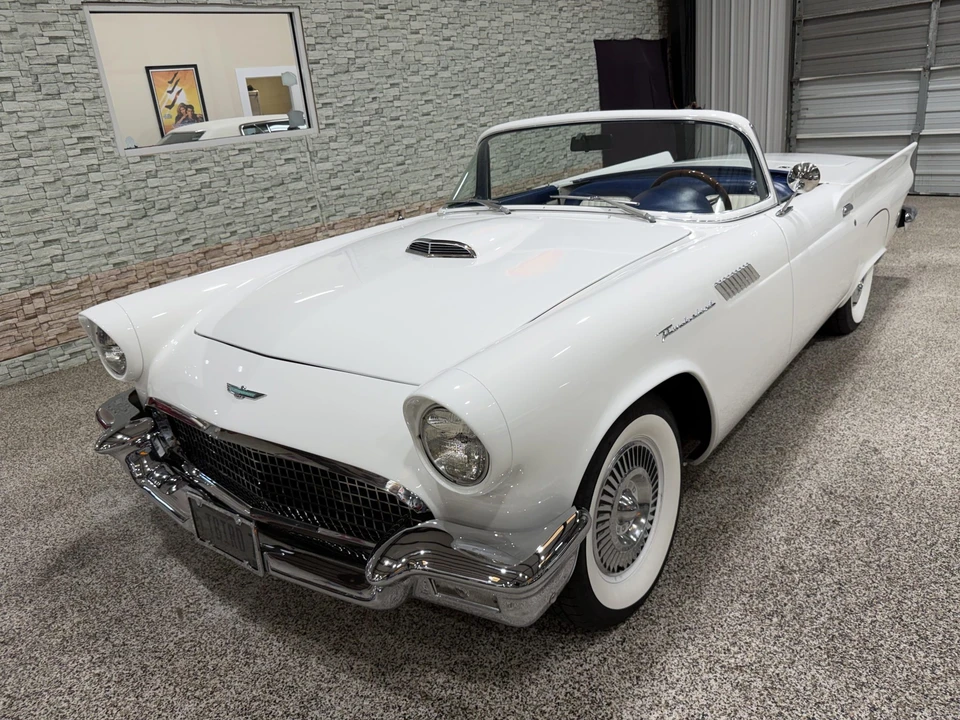 Ford Thunderbird 1st Gen - Image 7 of 31