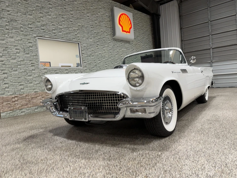 Ford Thunderbird 1st Gen - Image 5 of 31