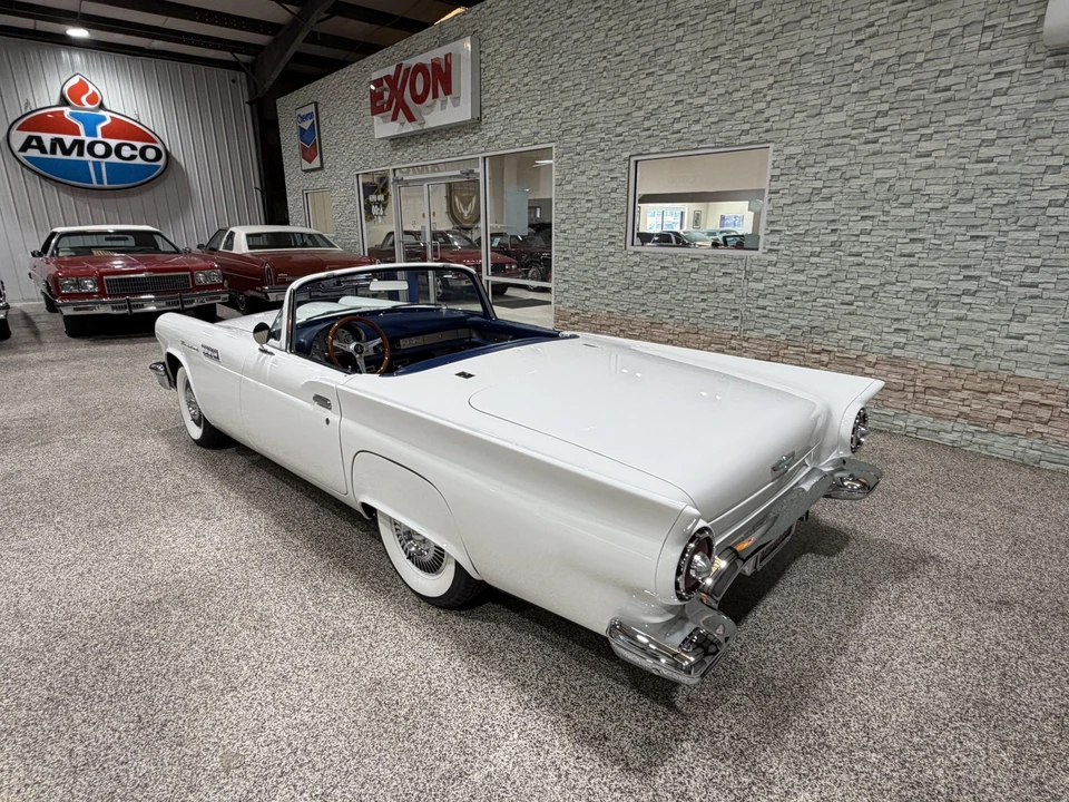 Ford Thunderbird 1st Gen - Image 14 of 31